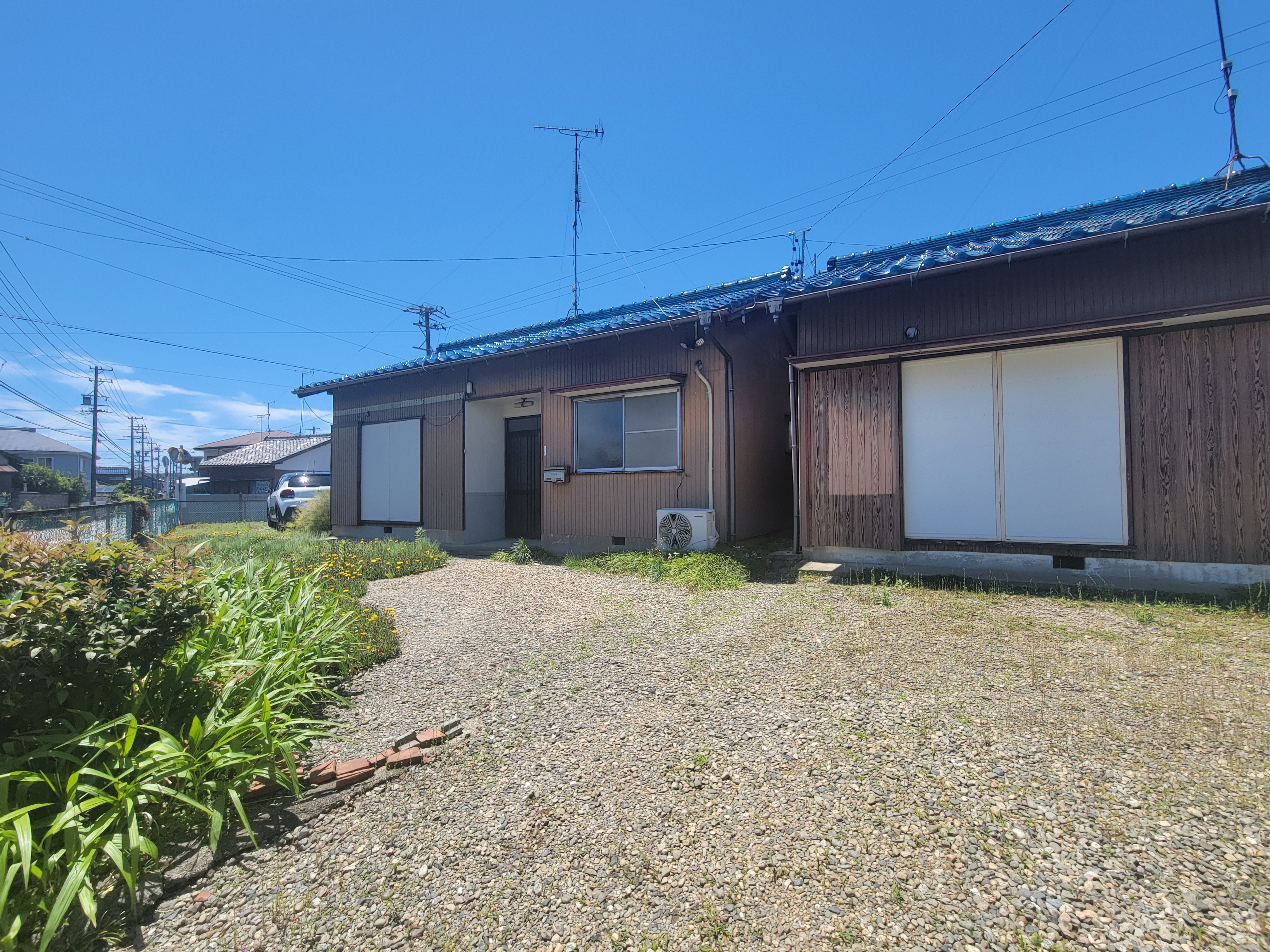 松阪市 駅部田町  平屋建 2棟まとめ売り。学習塾や華道教室等に最適です♪