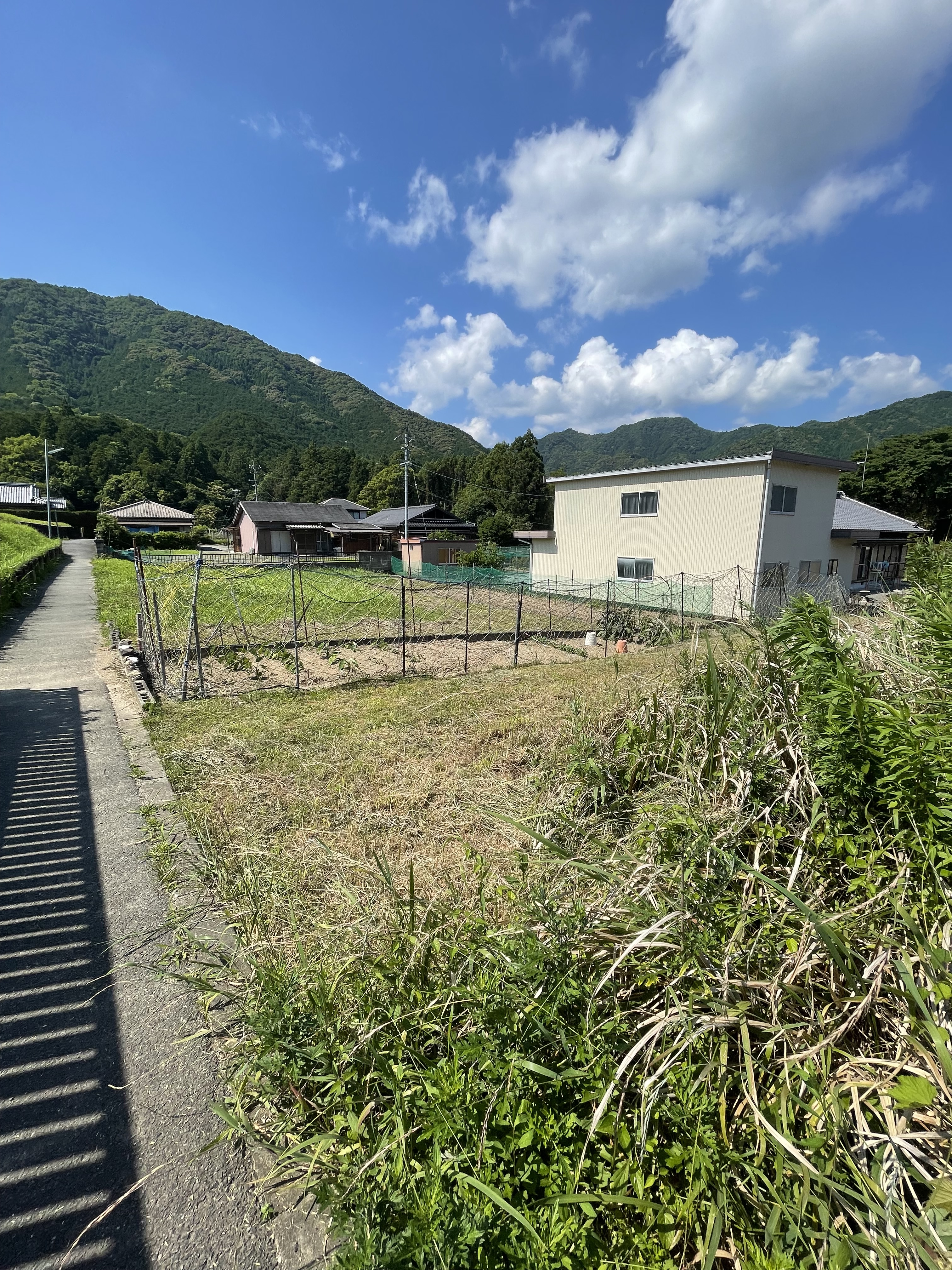 三瀬谷駅徒歩１６分の売り土地。マックスバリュや学校も徒歩圏内です！！