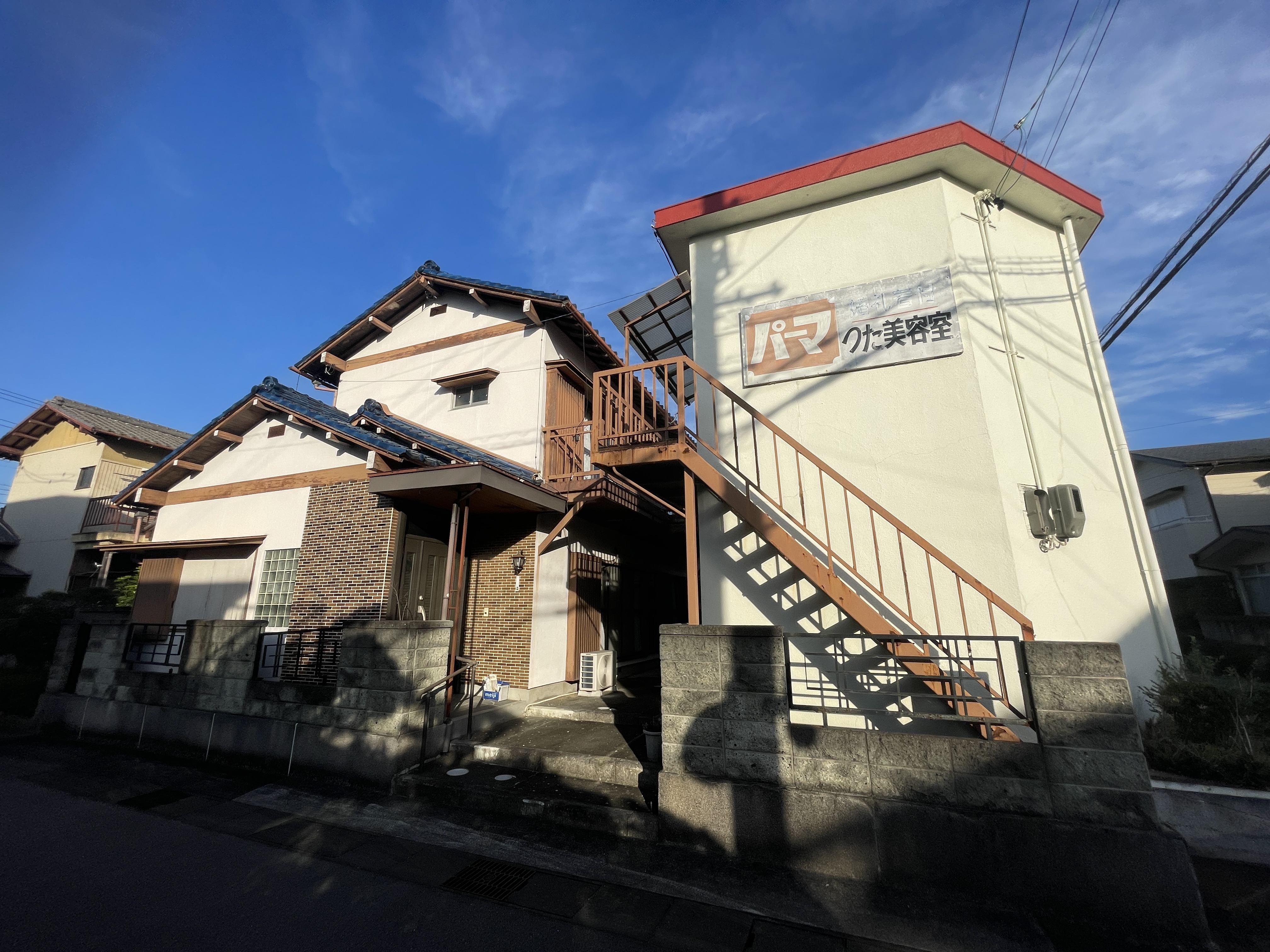 【駅部田町】店舗（旧美容室）付き2階建住宅